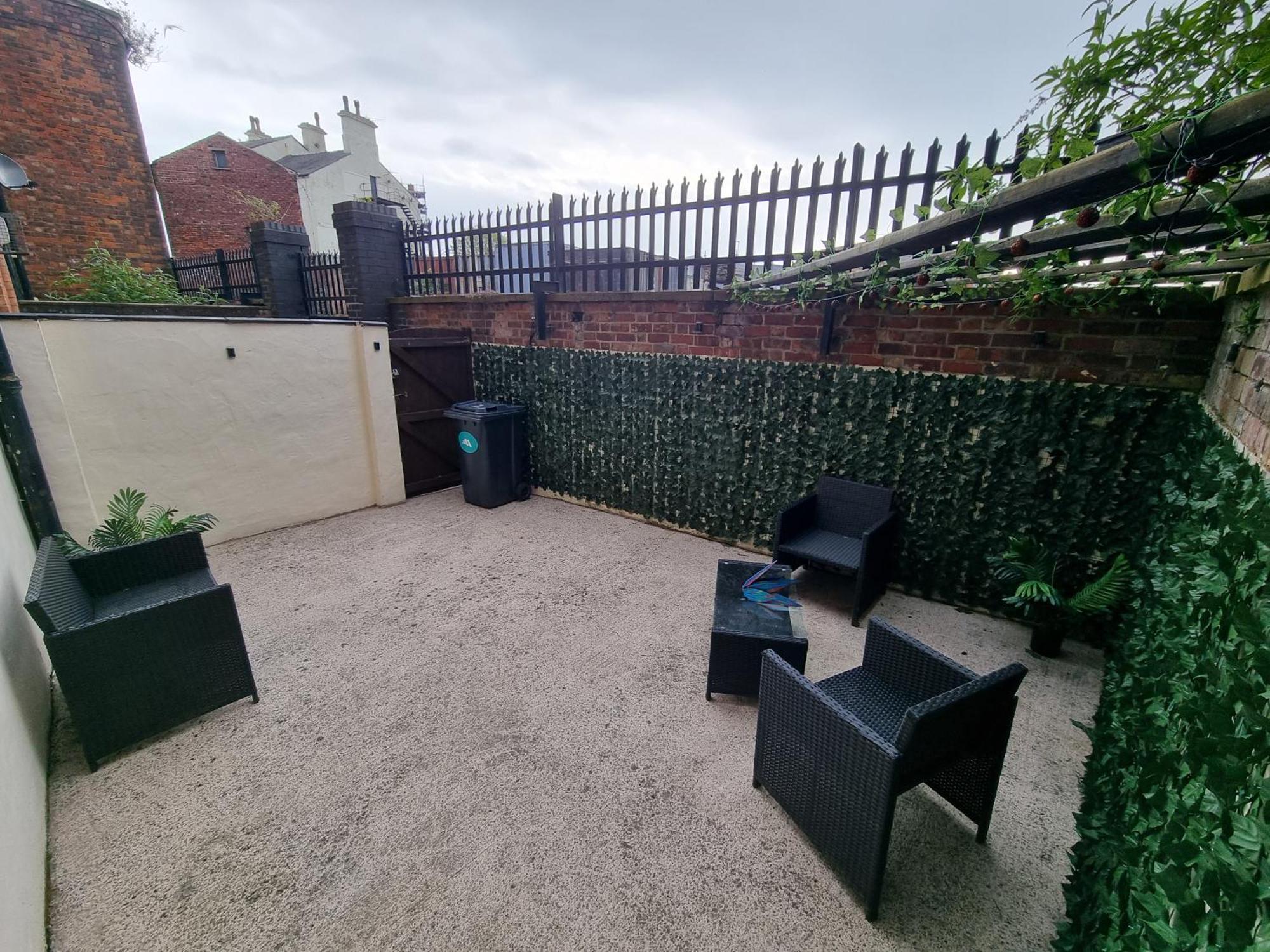 Spacious 2 Bed Appartment Next To Bae With Spa Bath Барроу-ин-Фернесс Экстерьер фото